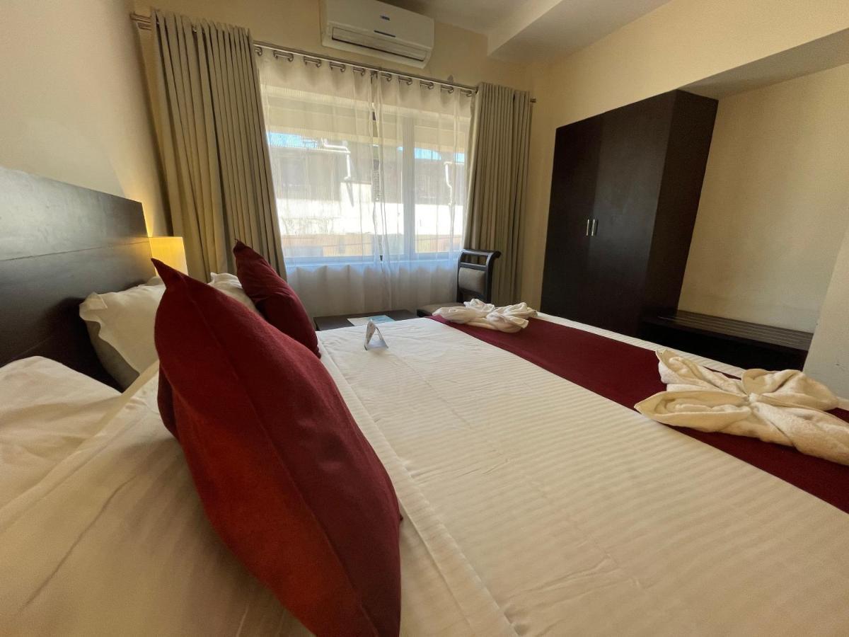Hotel Yamuna Adur Eksteriør bilde