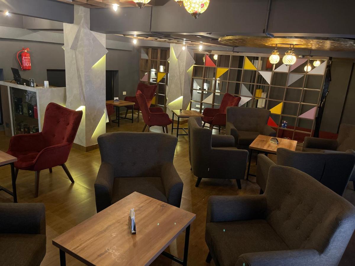 Hotel Yamuna Adur Eksteriør bilde
